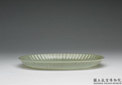 图片[2]-Jade plate with floral rim, India-China Archive
